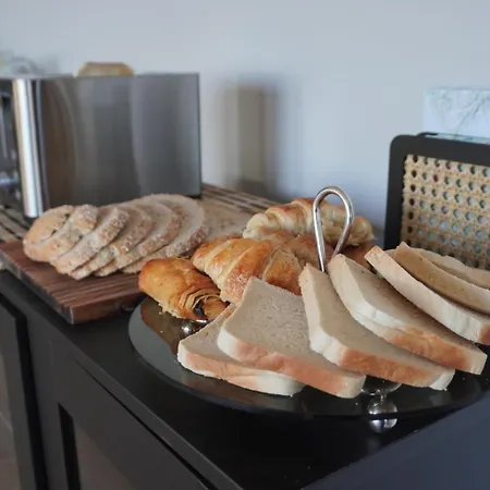 Aux Etangs Fleuris Bed and Breakfast