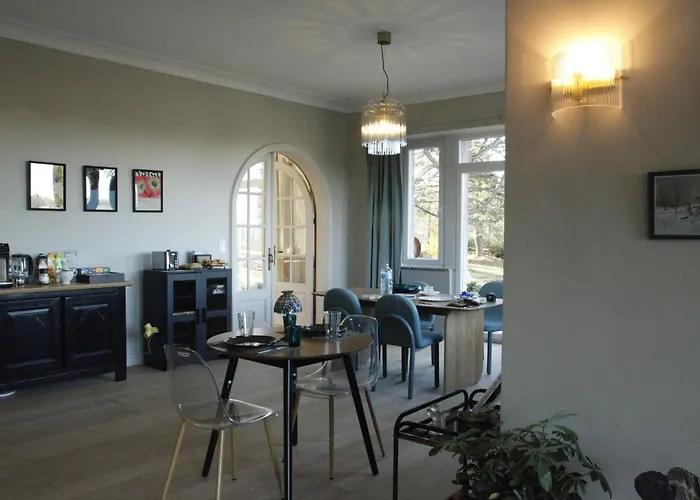 Aux Etangs Fleuris Bed & Breakfast